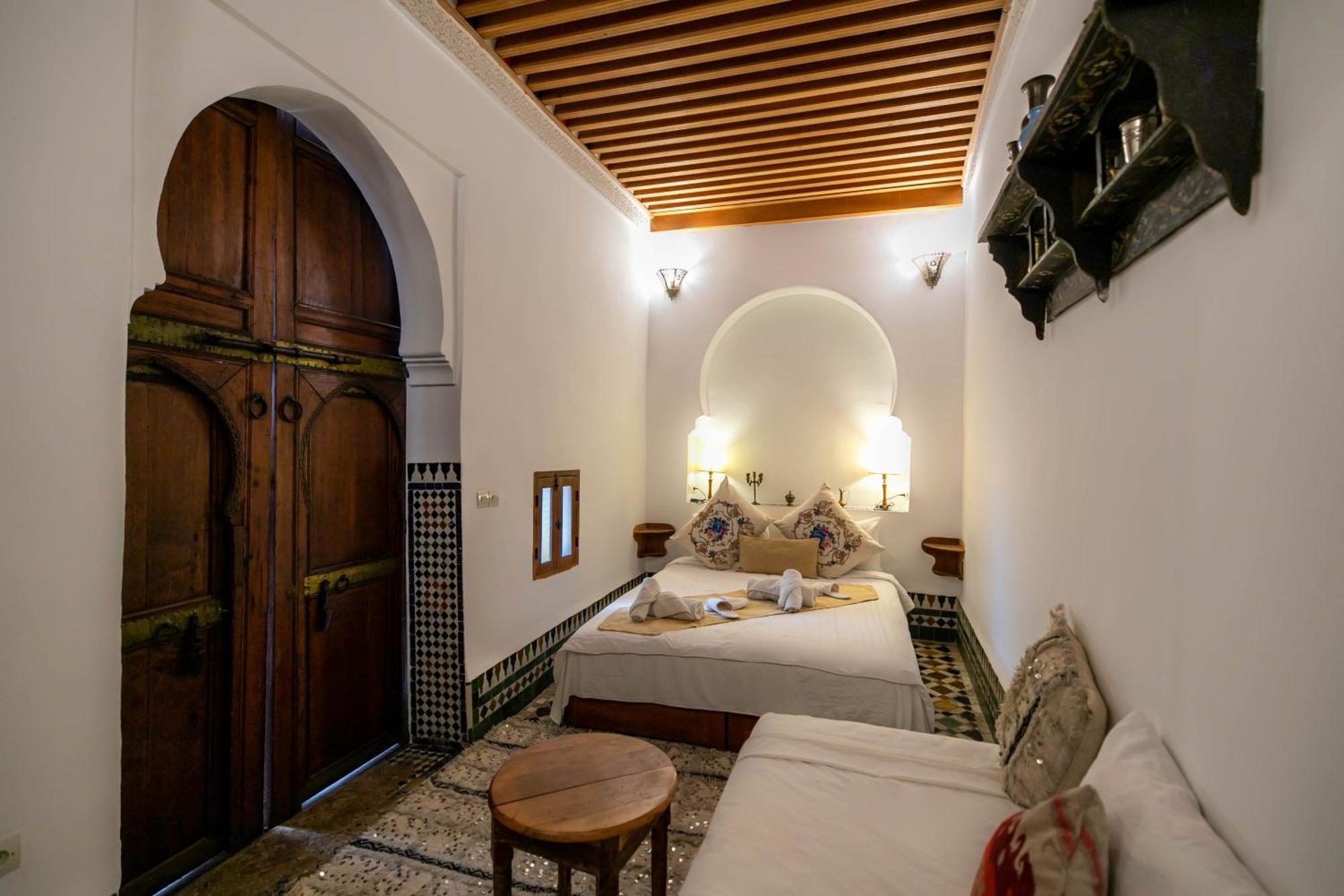 Dar Authentic Fes - Familly Hosting Bed & Breakfast ภายนอก รูปภาพ