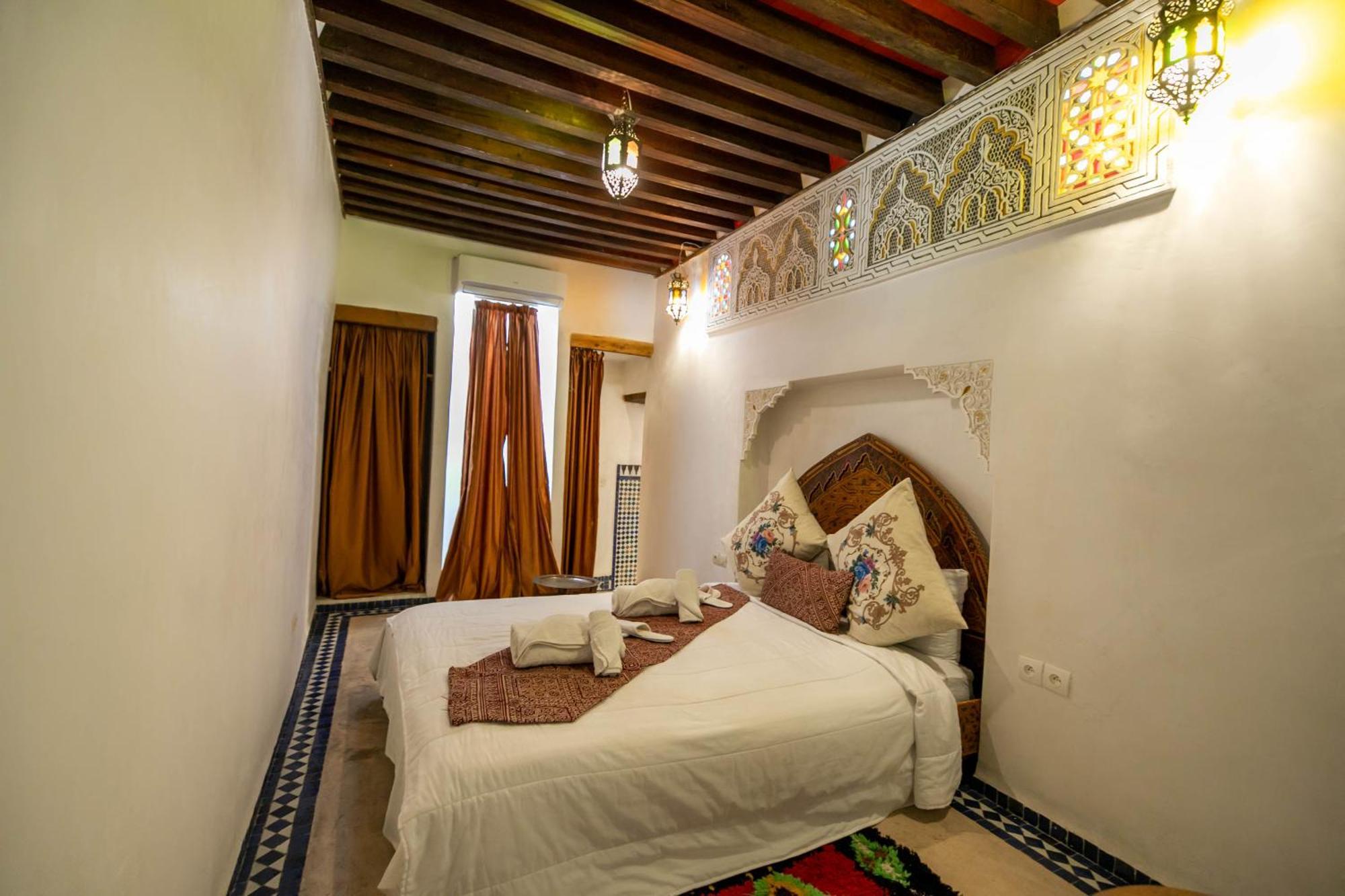 Dar Authentic Fes - Familly Hosting Bed & Breakfast ภายนอก รูปภาพ