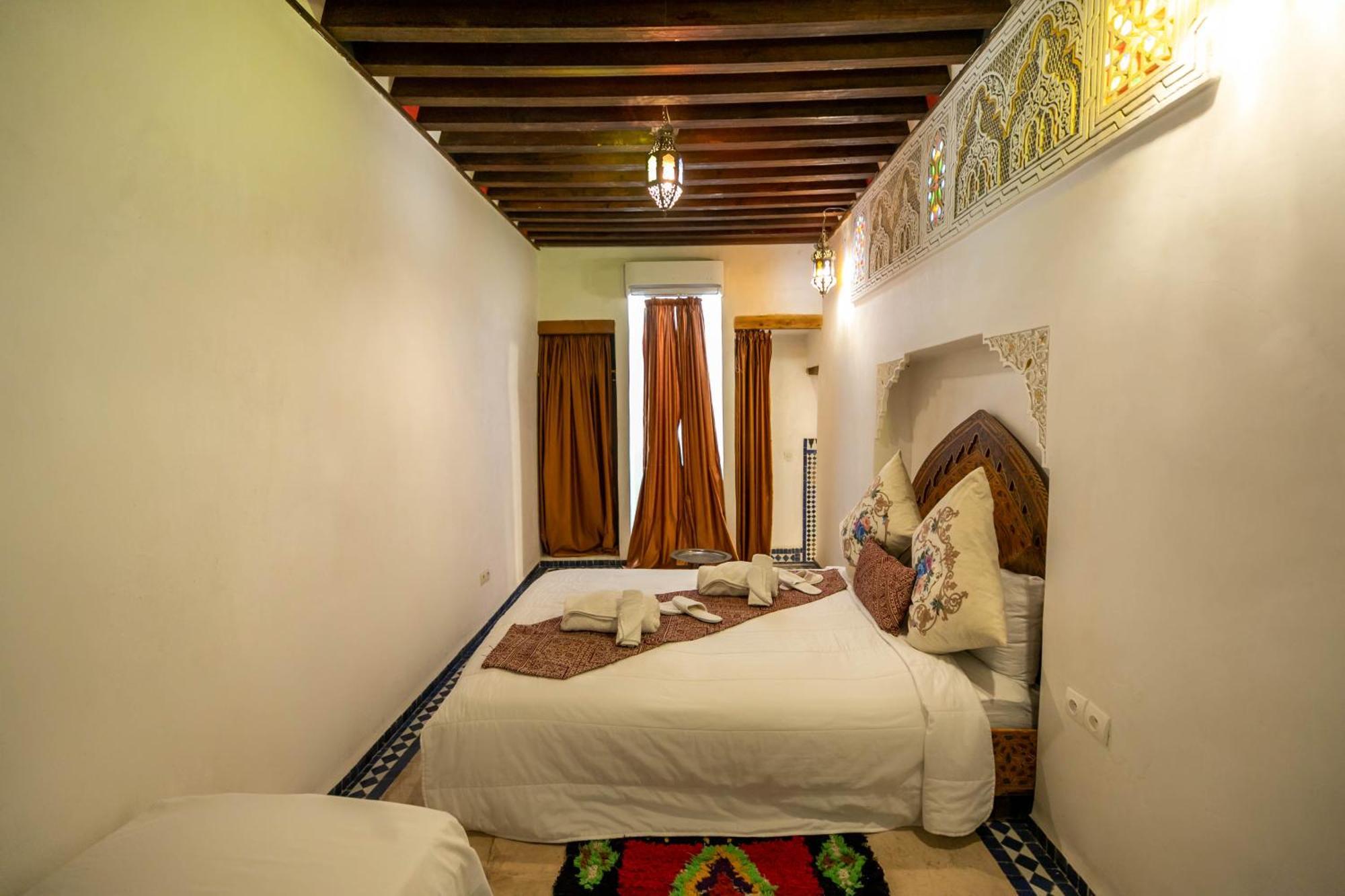 Dar Authentic Fes - Familly Hosting Bed & Breakfast ภายนอก รูปภาพ