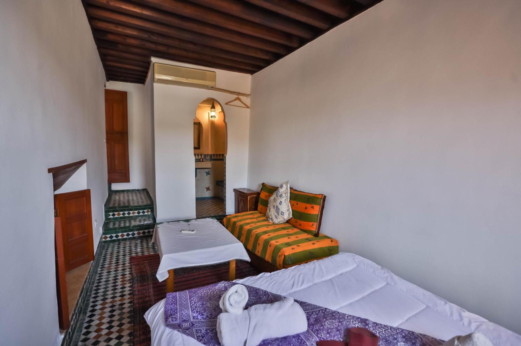 Dar Authentic Fes - Familly Hosting Bed & Breakfast ภายนอก รูปภาพ
