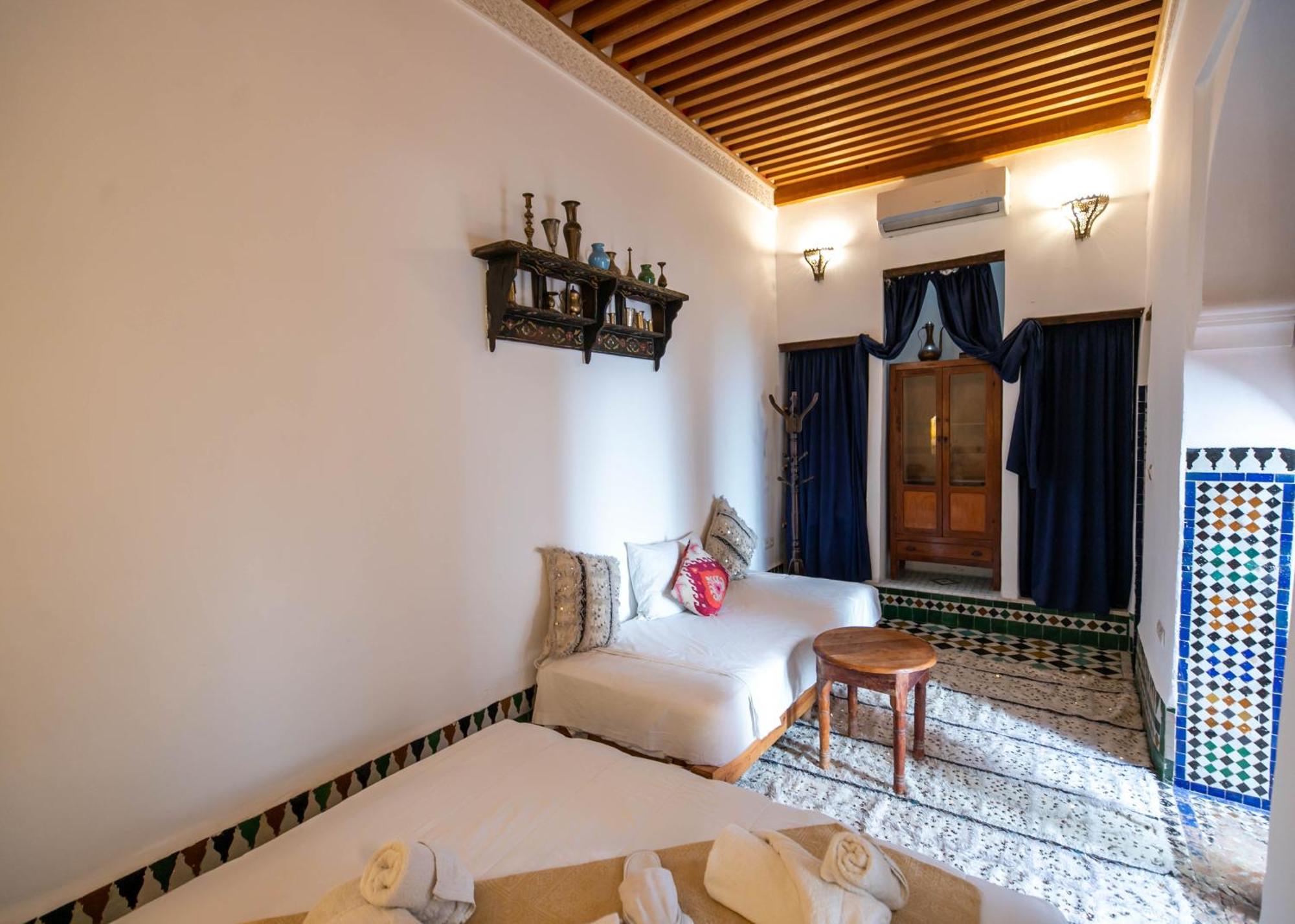 Dar Authentic Fes - Familly Hosting Bed & Breakfast ภายนอก รูปภาพ